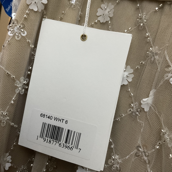 Mac Duggal Dress - Picture 4 of 9